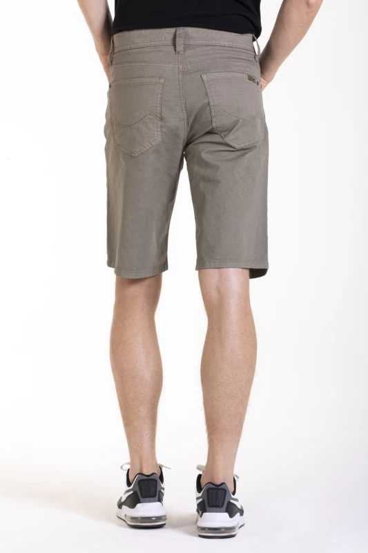 Relaxed Bermuda shorts in GENESYX straight cut cotton canvas