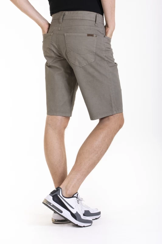 Relaxed Bermuda shorts in GENESYX straight cut cotton canvas